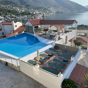 κάντε κράτηση εδώ